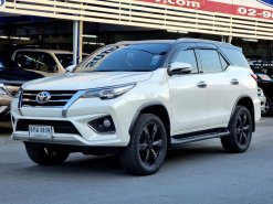 TOYOTA FORTUNER TRD Sportivo 4WD 2.8DCT (Black Top) 2017